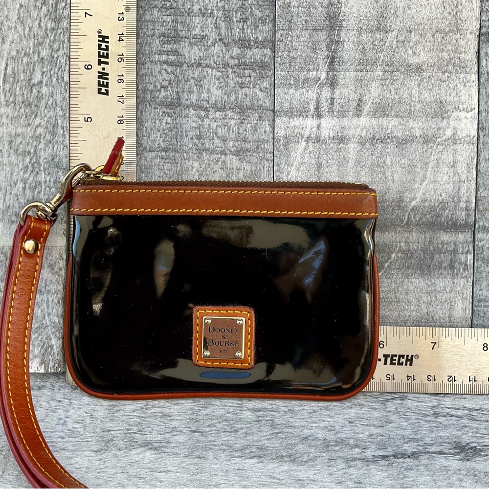Dooney & Bourke coin/card wristlet